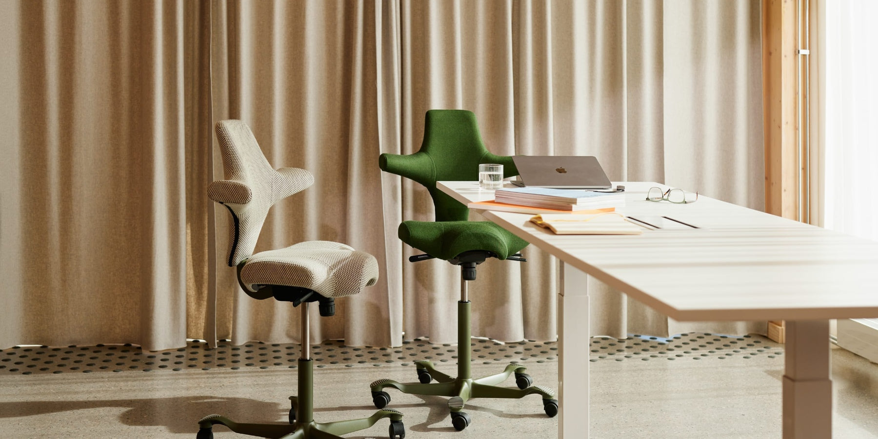 HÅG Capisco ergonomic workstation for architects and CAD designers - Chair Dinkum Australia