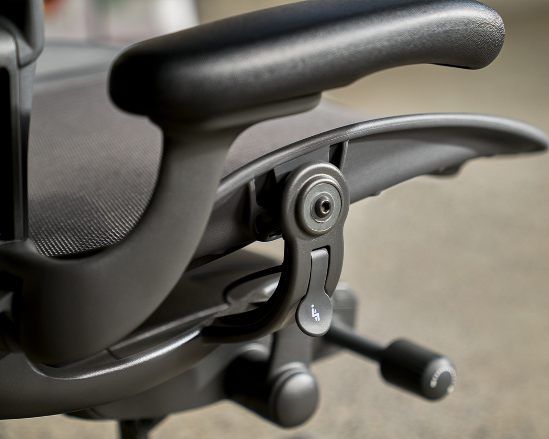 Herman Miller Aeron Chair Graphite Remastered Posturefit