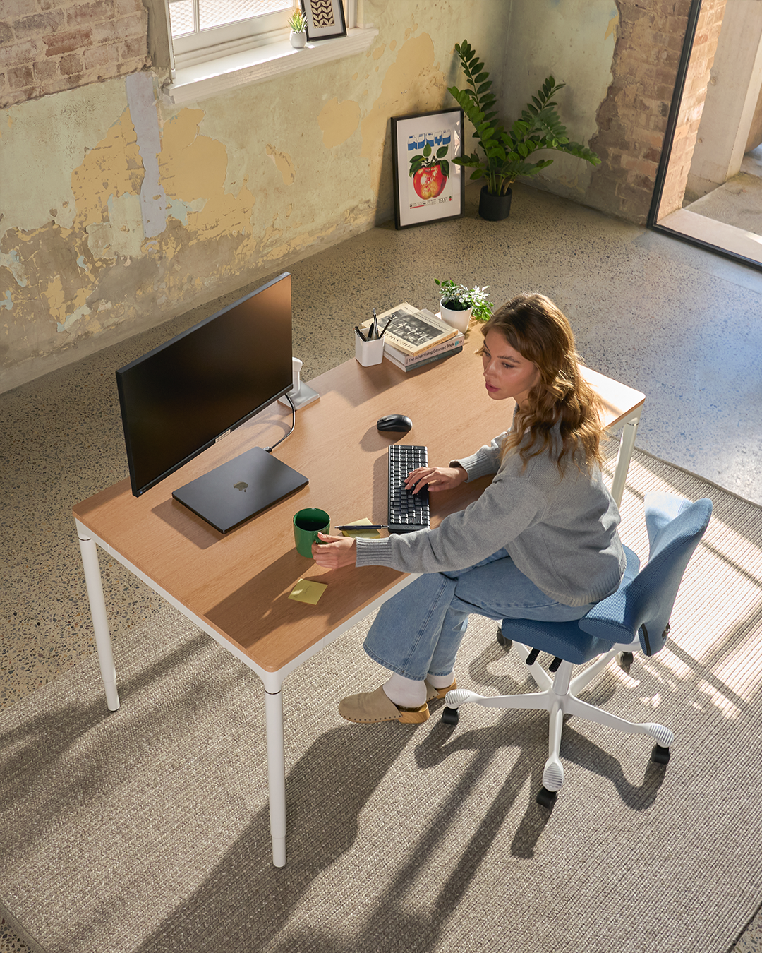 Forma Four-Leg Electric Sit Stand Table 1600mm Oak/White