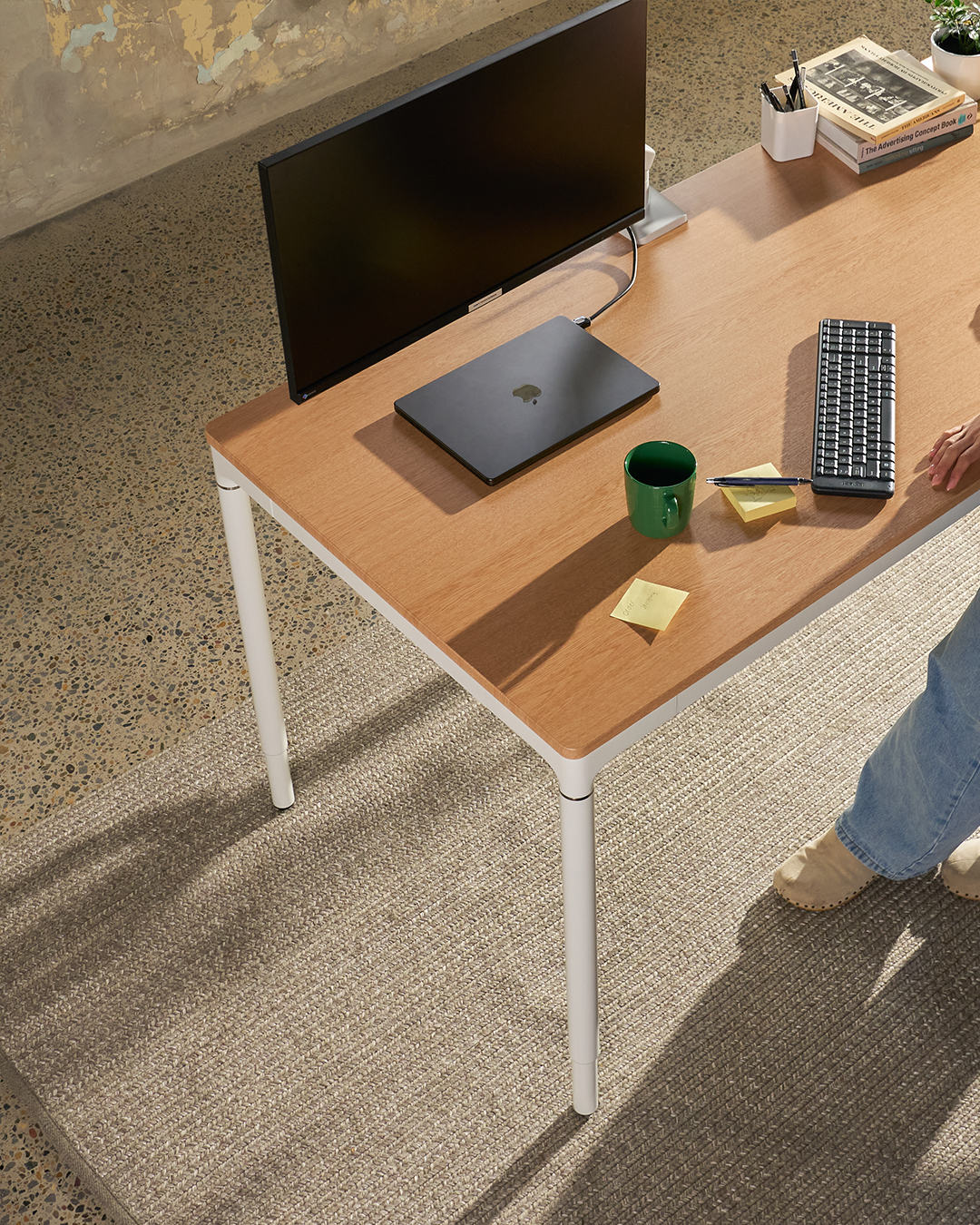 Forma Four-Leg Electric Sit Stand Table 1600mm Oak/White