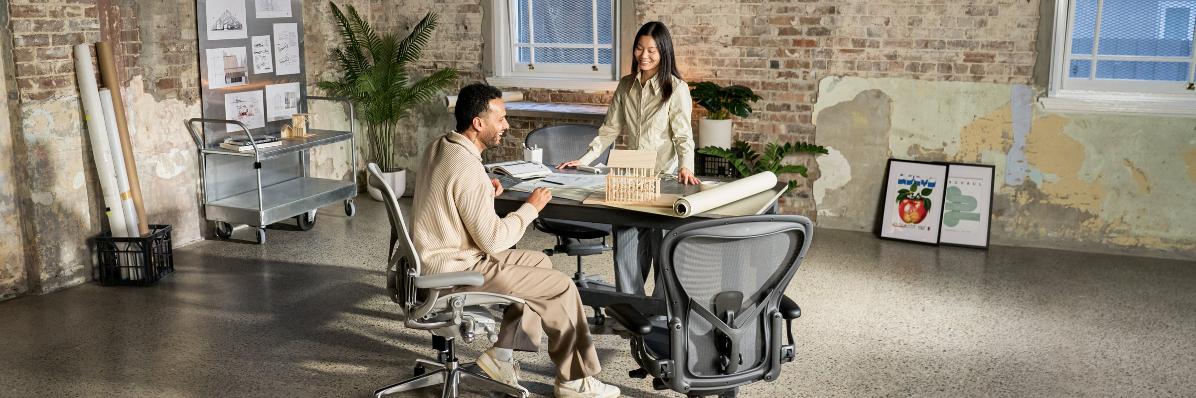 Herman Miller Aeron Chair Graphite Remastered Posturefit