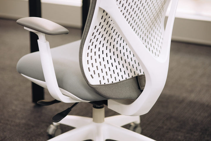 Close-up of the Buro Axon flex-back, arm and light grey seat on the white-frame chair