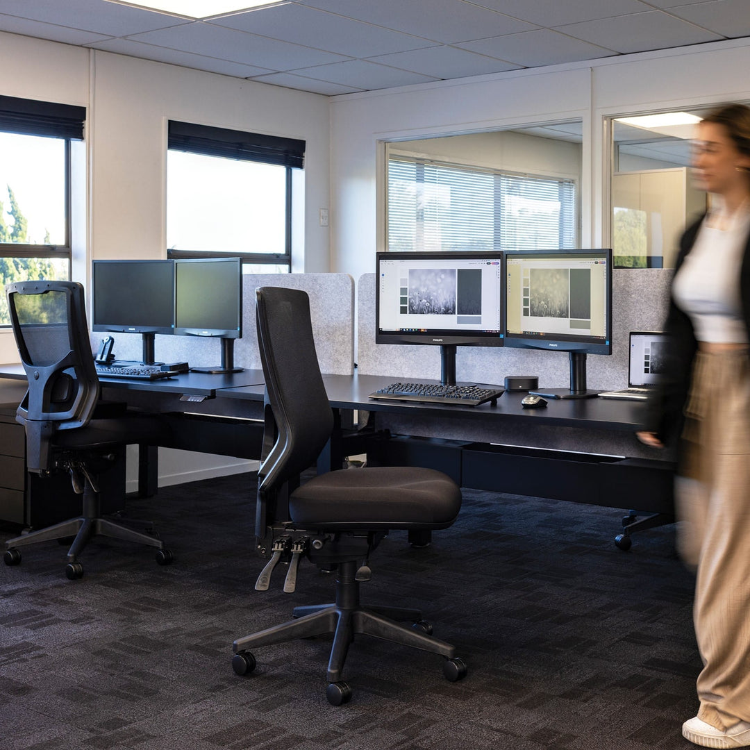 Buro Metro II 24/7 high back chair, nylon base, office scene (Buro Seating photograph)