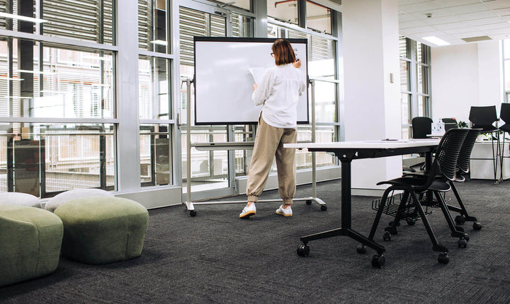 Buro MyWorkSpace Flip Top training tables with black frames in a training room