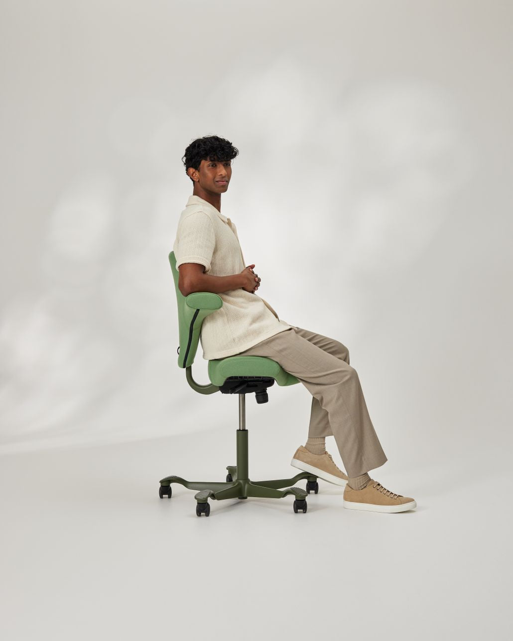 HAG Capisco sitting position forward lean at desk - ergonomic saddle chair - Chair Dinkum Australia