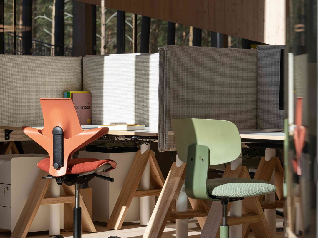 HAG Capisco Puls 8010 - Chair Dinkum