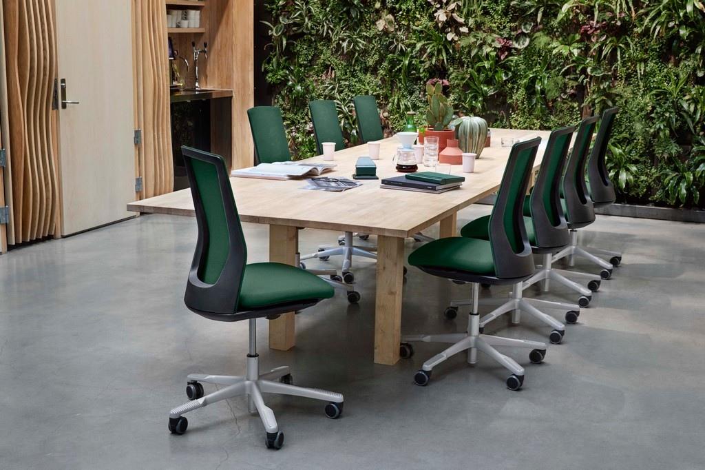 HÅG Futu Mesh chairs around conference table with living plant wall