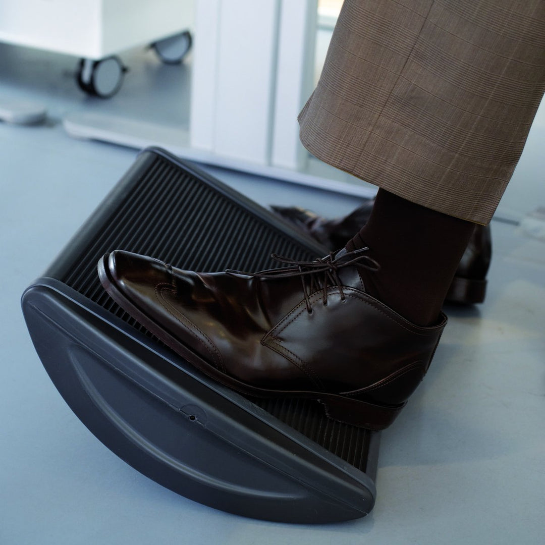 HÅG Quickstep footrest in use at office desk - Chair Dinkum