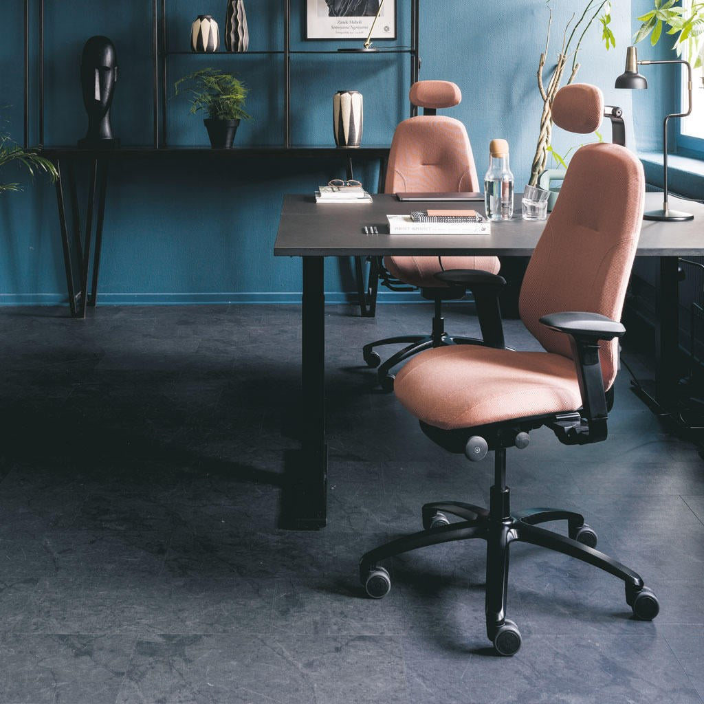 RH Mereo 300 ergonomic chair in dark blue office